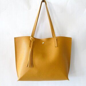GOLD VEGAN LEATHER TOTE❤️